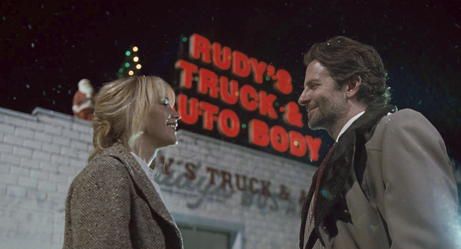 Jennifer Lawrence và Bradley Cooper “yêu lại từ đầu” - Ảnh 1